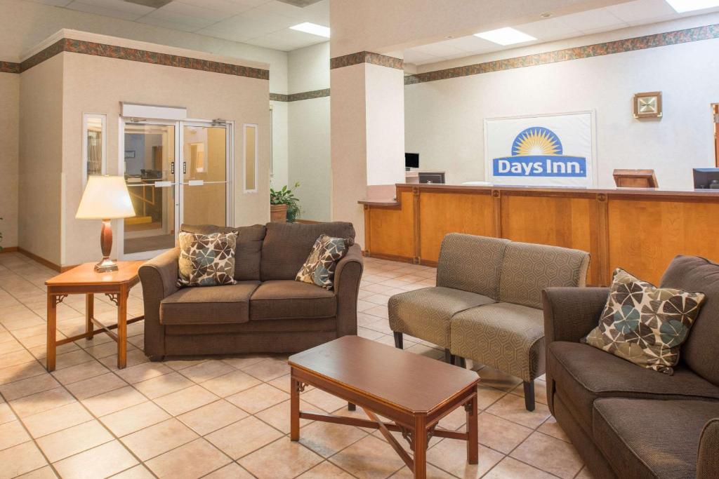 Days Inn by Wyndham St. Louis North Main image 2